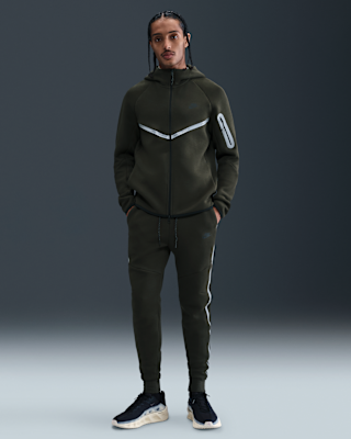 Nike Tech Men's Fleece Joggers with Reflective Accents. Nike SE
